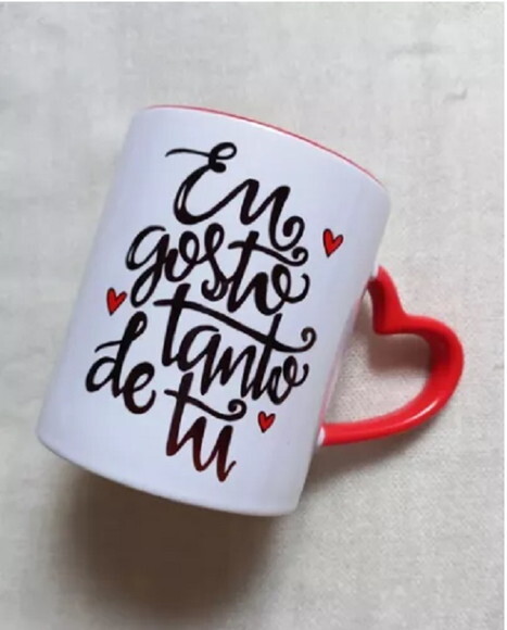 Caneca Personalizada Coloridas com Alça de Coração