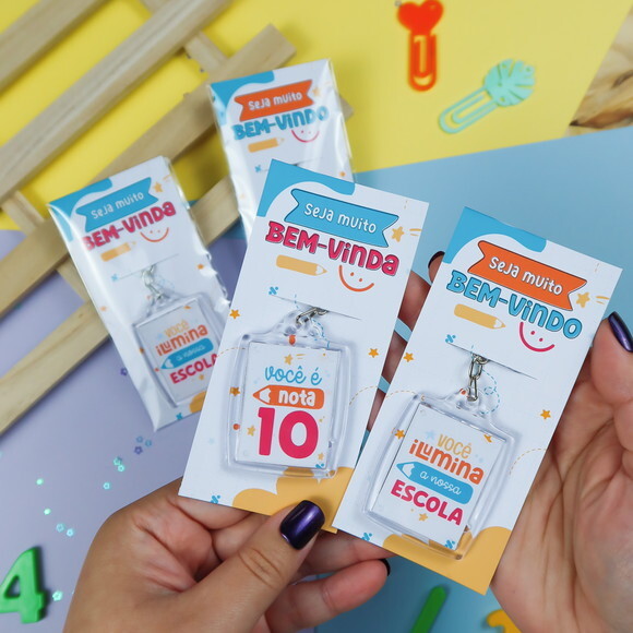 Card com Chaveiros Personalizados Volta às Aulas