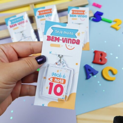 Card com Chaveiros Personalizados Volta às Aulas