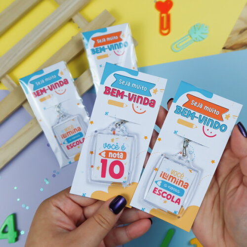 Card com Chaveiros Personalizados Volta às Aulas