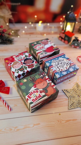Caixa de Natal para até 4 Docinhos.