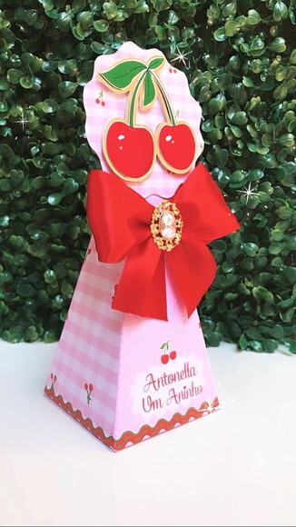 Pirâmide Cerejinha Personalizada Luxo