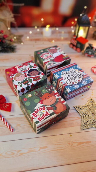 Caixa de Natal para até 4 Docinhos.