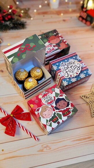 Caixa de Natal para até 4 Docinhos.