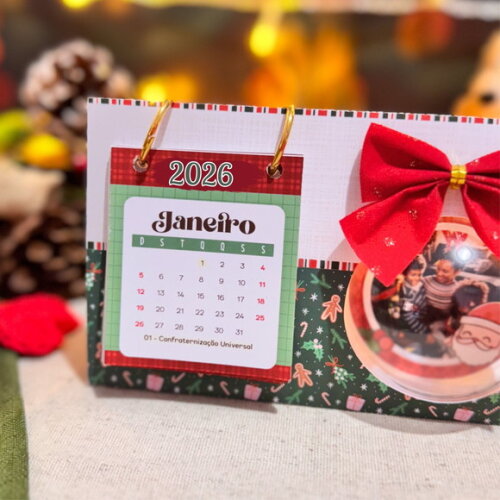 Calendário de Mesa com Esfera de Natal