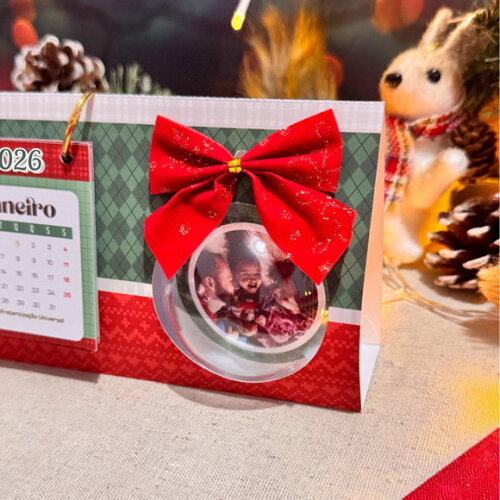 Calendário de Mesa com Esfera de Natal