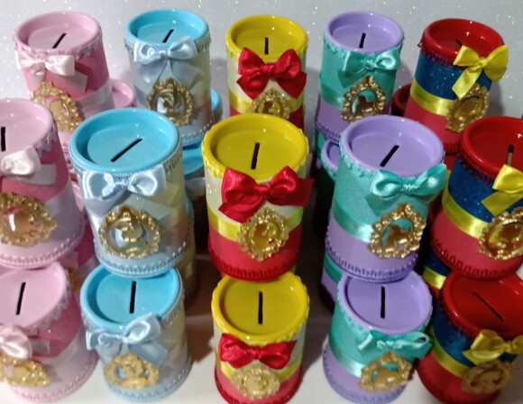 Lembrancinha Cofre de Luxo Princesas