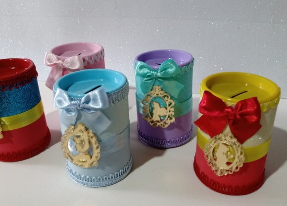 Lembrancinha Cofre de Luxo Princesas