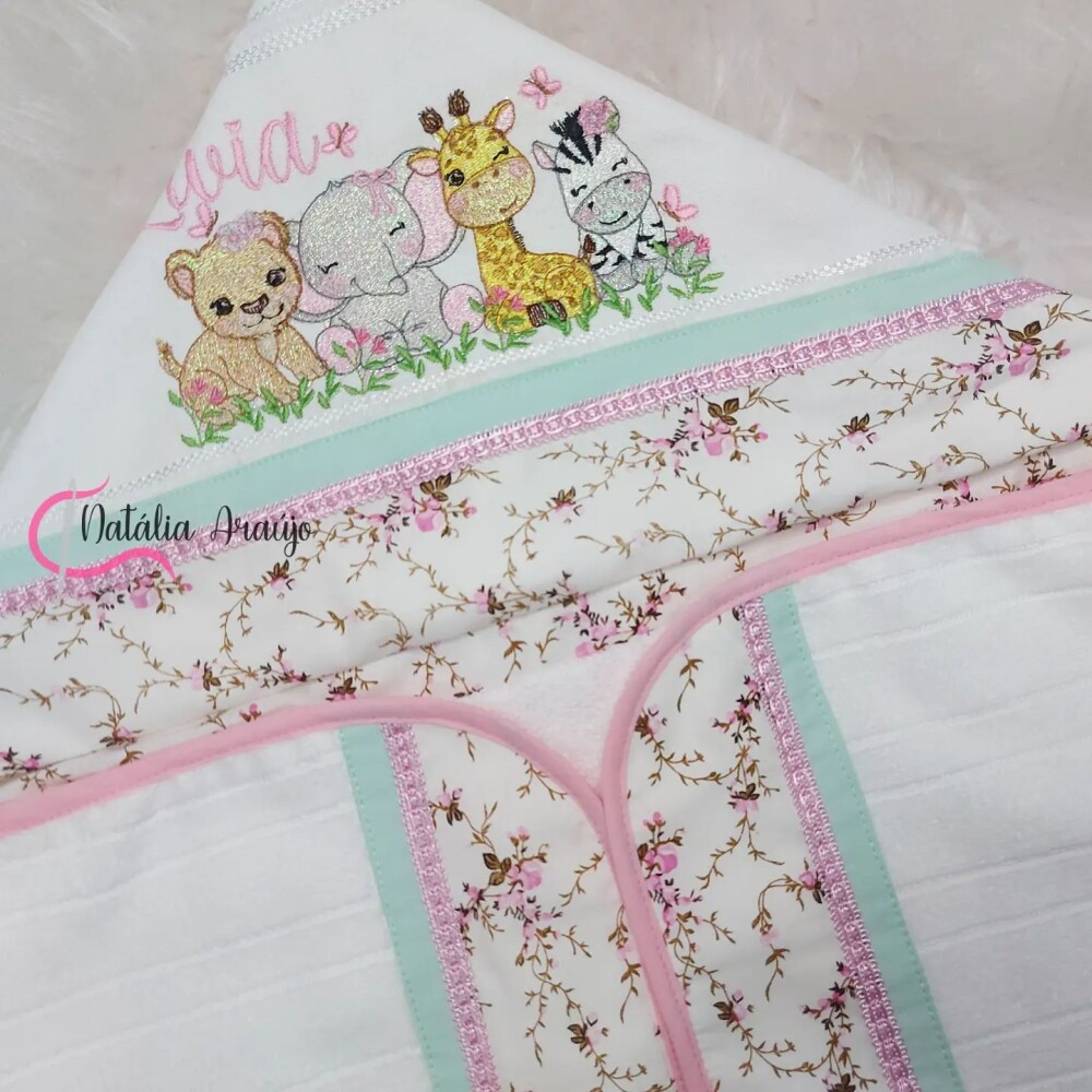 Toalha de bebe com capuz bordado