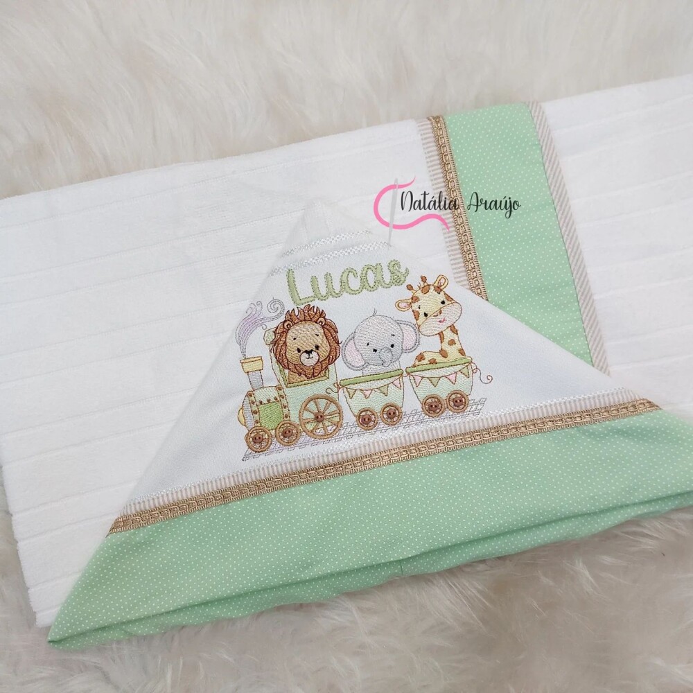 Toalha de bebe com capuz bordado