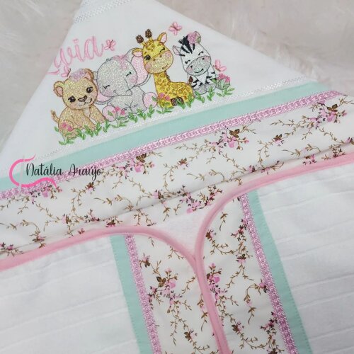 Toalha de bebe com capuz bordado