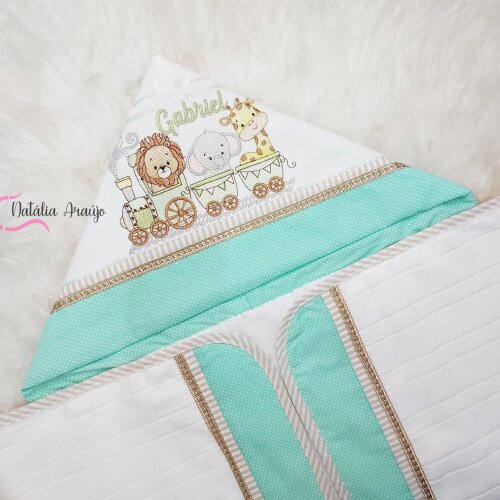 Toalha de bebe com capuz bordado