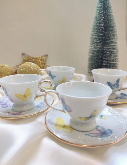 4 Xícaras de Café Borboletas Coloridas e Detalhes em Ouro