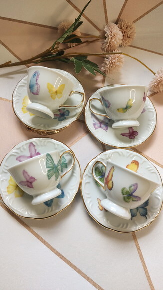 4 Xícaras de Café Borboletas Coloridas e Detalhes em Ouro