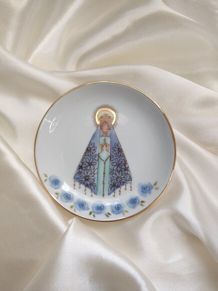 Joia do Dia em Porcelana Nossa Senhora Rosas Azuis