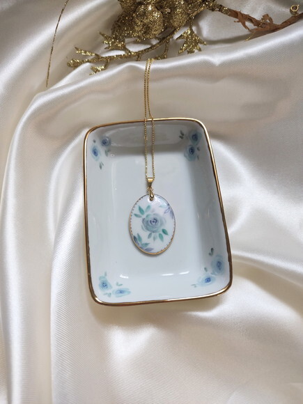 Kit Colar com Pingente em Porcelana Rosal+ Travessinha