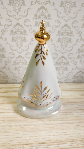Nossa Senhora em Porcelana 22cm com Folhas em Ouro