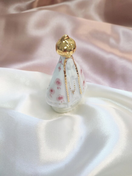 Nossa Senhora Mini 9,5cm Rosinhas a Mão Base Perolizada