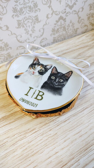 Porta Alianças 11,5cm em Porcelana com Dois Pets