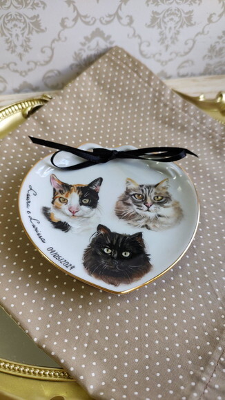Porta Alianças 11,5cm em Porcelana com Três Pets Pintados