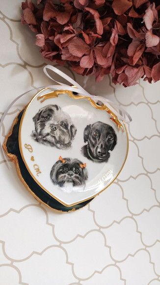 Porta Alianças 11,5cm em Porcelana com Três Pets Pintados