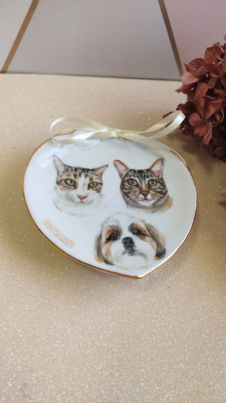 Porta Alianças 11,5cm em Porcelana com Três Pets Pintados