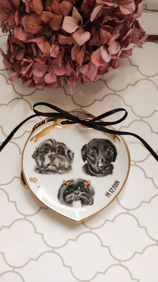 Porta Alianças 11,5cm em Porcelana com Três Pets Pintados