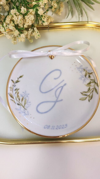 Porta Alianças em Porcelana 10,5cm Monograma Floral+ Fita