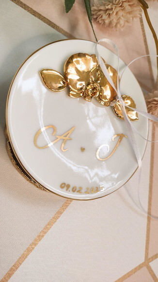 Porta Alianças em Porcelana 10,5cm Orquídea em Ouro