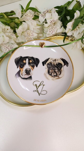 Porta Alianças em Porcelana 15cm Dois Pets Pintado+ Iniciais