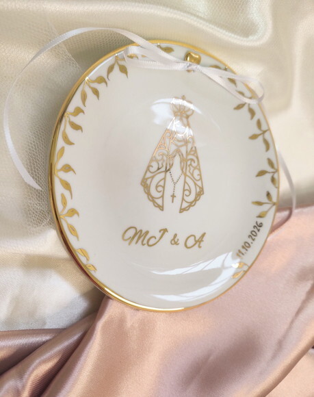 Porta Alianças em Porcelana 15cm N.senhora Iniciais Ouro