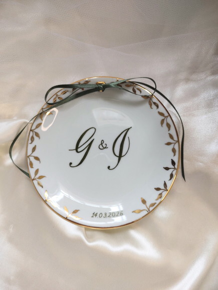 Porta Alianças Porcelana 15cm Pintado a Mão Iniciais Folhas