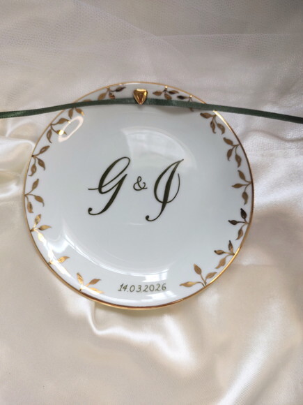 Porta Alianças Porcelana 15cm Pintado a Mão Iniciais Folhas