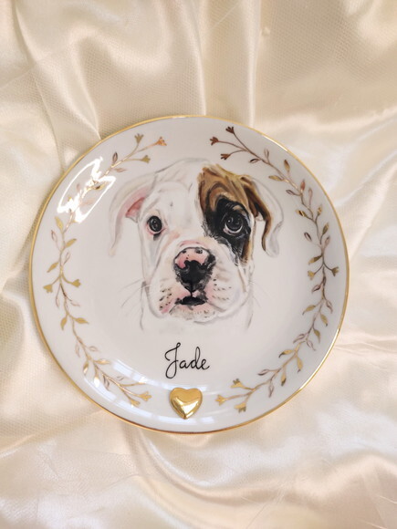 Prato Decorativo 19cm com Um Pet Pintado e Borda Delicada
