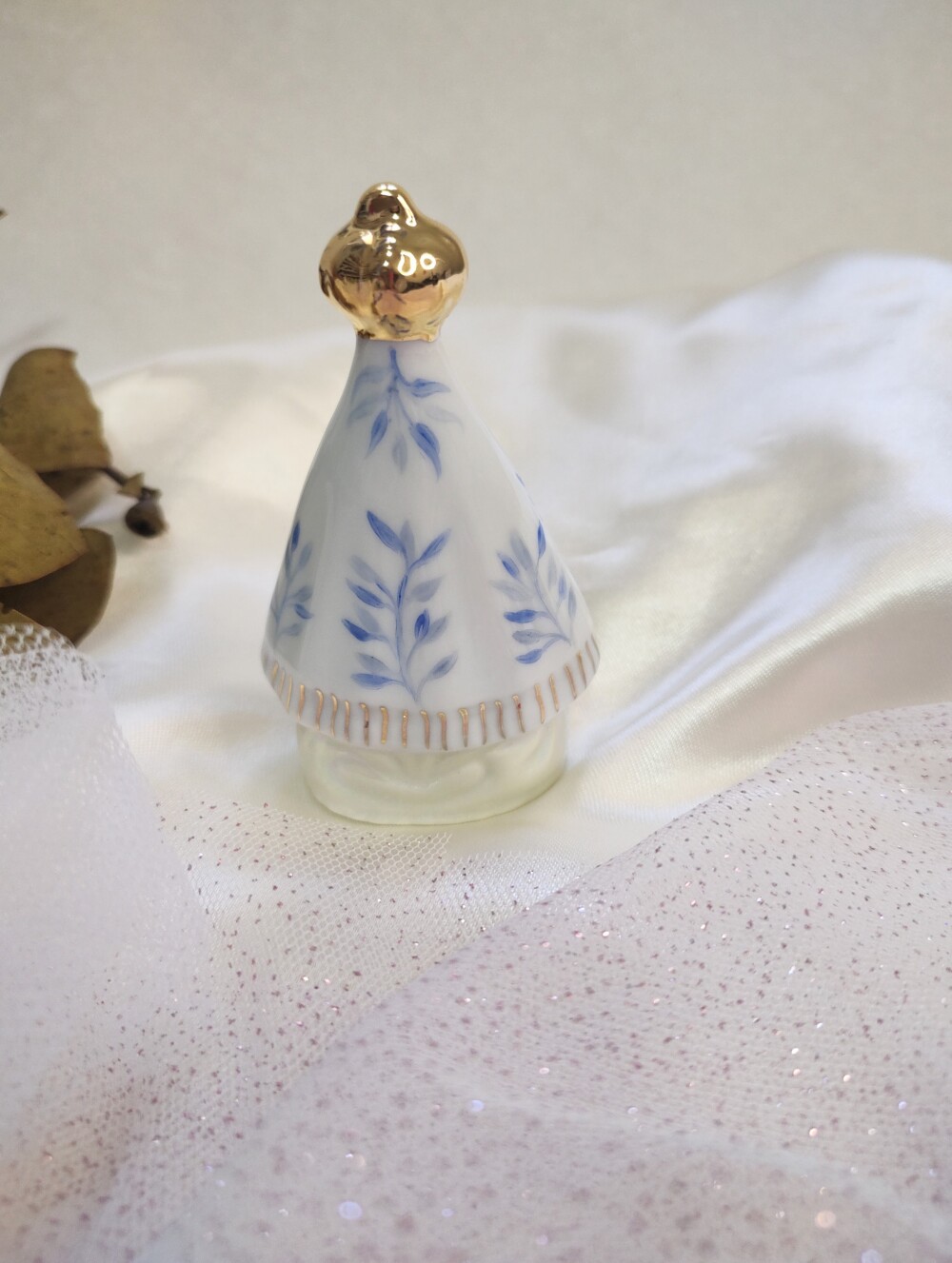 Nossa Senhora Mini folhas pintada a mão 9,5cm