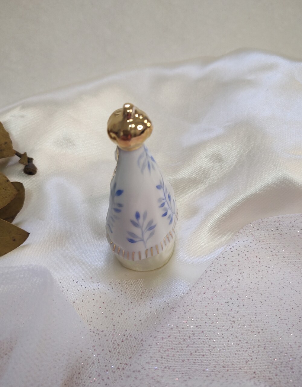 Nossa Senhora Mini folhas pintada a mão 9,5cm