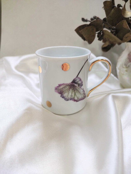 1 Caneca Porcelana Folhas+ Ouro e Folhas