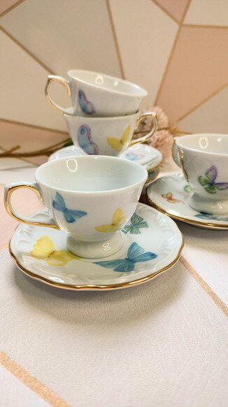 4 Xícaras de Café Borboletas Coloridas e Detalhes em Ouro