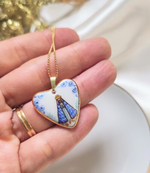 Colar com Pingente de Nossa Senhora Coração