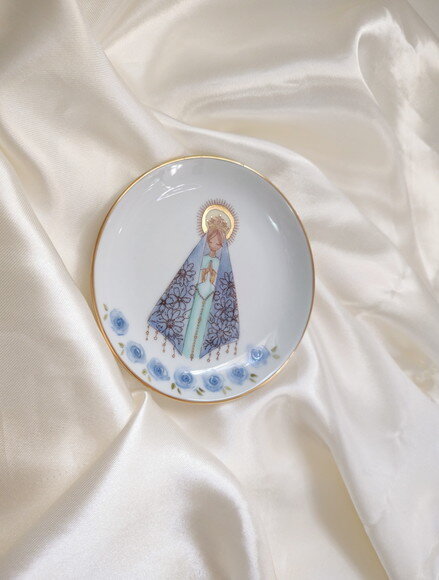 Joia do Dia em Porcelana Nossa Senhora Rosas Azuis