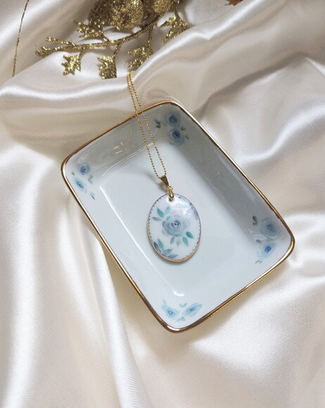 Kit Colar com Pingente em Porcelana Rosal+ Travessinha