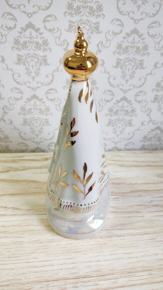 Nossa Senhora em Porcelana 22cm com Folhas em Ouro