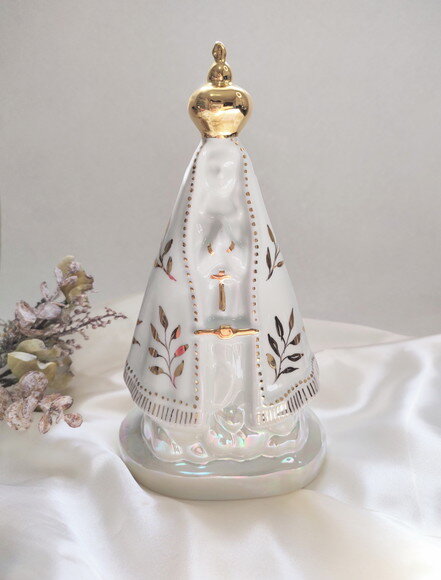 Nossa Senhora em Porcelana 22cm com Folhas em Ouro