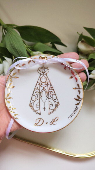 Porta Alianças 10,8cm Nossa Senhora Ouro + Iniciais+folhas