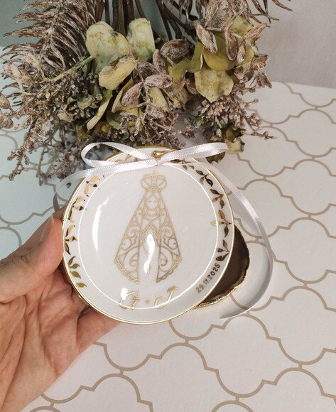 Porta Alianças 10,8cm Nossa Senhora Ouro + Iniciais+folhas