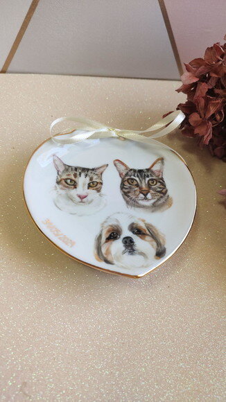 Porta Alianças 11,5cm em Porcelana com Três Pets Pintados