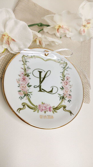 Porta Alianças em Porcelana 15cm Flores+ Iniciais