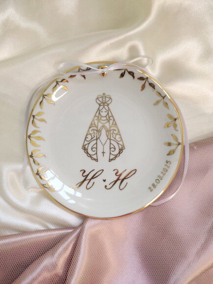 Porta Alianças em Porcelana 15cm N.senhora Iniciais Ouro