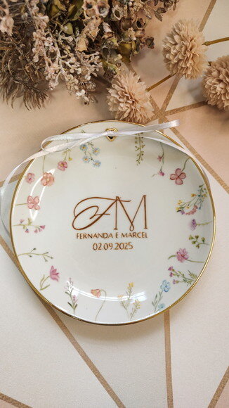 Porta Alianças em Porcelana 15cm Flores+ Iniciais
