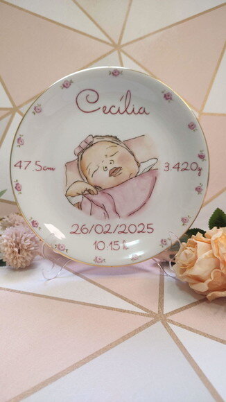 Prato de Nascimento Um Bebê Pintado 19cm